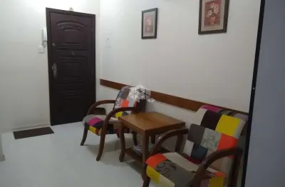 Sala comercial, ou 1 quarto, andar alto no centro histórico.