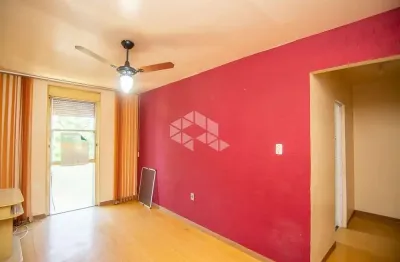 Apartamento de 2 dormitórios, no bairro humaitá, em porto alegre.