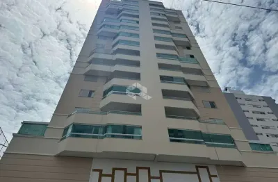 Apartamento á venda com 3 quartos sendo 01 suíte e 1 vaga de garagem no bairro kobrasol em são josé/sc.
