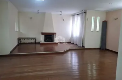 Casa térrea na vila albertina com piscina e 5 vagas de garagem.