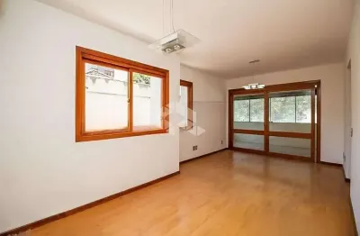 Apartamento de 2 dormitórios sendo 2 suítes, vaga de garagem no petrópolis.