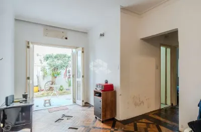 Apartamento de 2 dormitórios, vaga de estacionamento bairro menino deus.