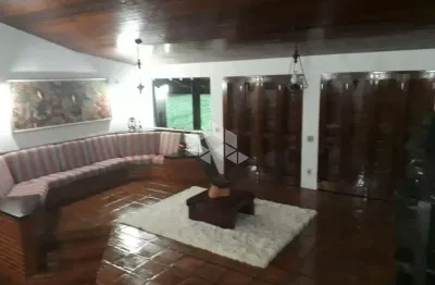 Casa térrea em condomínio fechado com 2000 metros de terreno