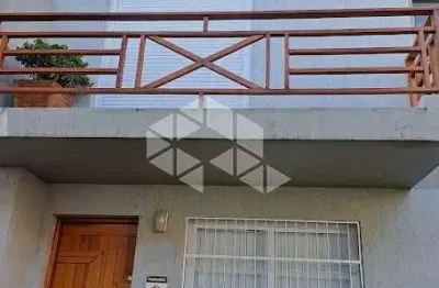 Sobrado localizado no bairro santa catarina em farroupilha