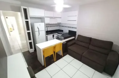 Apartamento 02 dormitórios, frente , mobiliado, banheiro social,