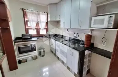 Apartamento 70m² 2 dormitórios na praia de canasvieiras 700m do mar