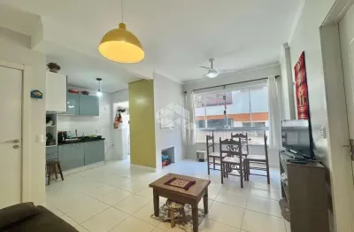 Apartamento de 01 quarto, mobiliado, banheiro social, no centro de capão da canoa.
