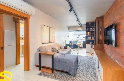 Apartamento reformado e semi mobiliado de 78m² na bela vista