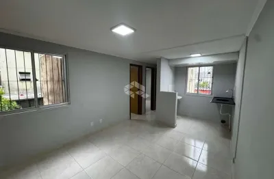 Apartamento reformado de 2 quartos no residencial cavalhada