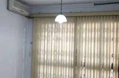 Apartamento de 2 dormitórios, sacada, 1 vaga de estacionamento no bairro azenha.