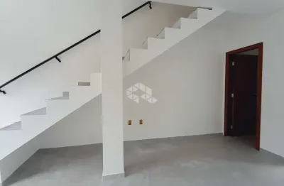 Sobrado com 2 quartos/dormitórios no bairro real parque, em são josé- sc