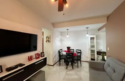 Apartamento 2 dormitórios,1 vaga coberta, sacada , bairro cidade baixa, em porto alegre/rs.s.