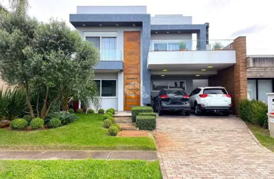 Casa em condomínio com 4 suítes mobiliada e decorada com piscina em capão da canoa