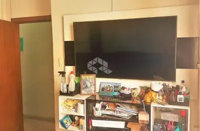 Apartamento térreo para comprar na azenha com 2 quartos e pátio privativo