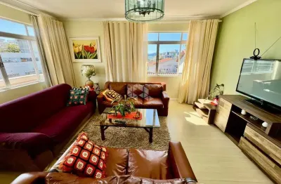 Casa ampla 5 quartos sendo 1 suíte com vista panorâmica e churrasqueira no estreito em florianópolis