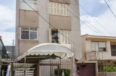 Cobertura a venda no bairro santo antônio. dois dormitórios, dois banheiros.
