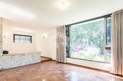 Sobrado a venda com 3 quartos, 1 suíte e garagem para 3 carros, na vila madalena