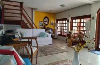 Casa com edícula, 4 quartos, 3 banheiros, 192 m², no santa tereza