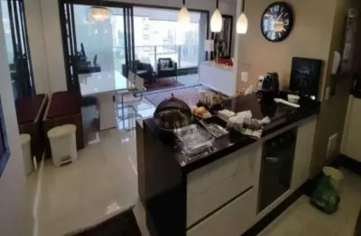 Apartamento com 1 suíte, 2 banheiros, varanda, 1 vaga de garagem