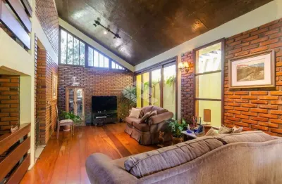 Casa com amplo pátio e piscina no Bairro Ipanema em Porto Alegre