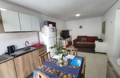 Apartamento com 02 quartos/dormitórios no bairro ingleses do rio vermelho, em florianópolis- sc