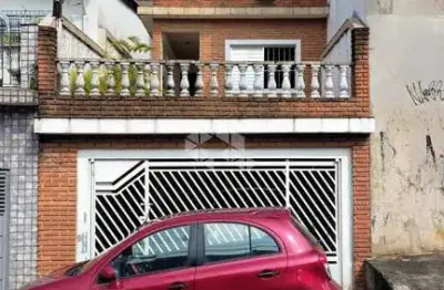 Sobrado a venda no jabaquara, com 2 quartos, 1 banheiro e 2 vagas.