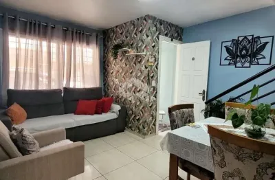 Sobrado de dois quartos, dois banheiros, sacada aberta, no bairro américa