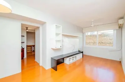 Apartamento à venda, 2 dormitórios, reformado, 1 vaga de garagem, próximo ao Zaffari Higienópolis, no bairro Higienópolis - Porto Alegre