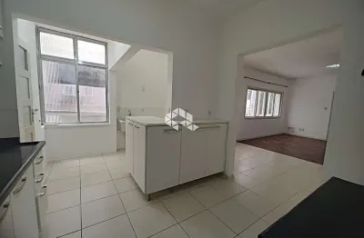 Apartamento com 3 dormitórios, 91m2 , cozinha planejada prédio com elevador, no Bom Fim