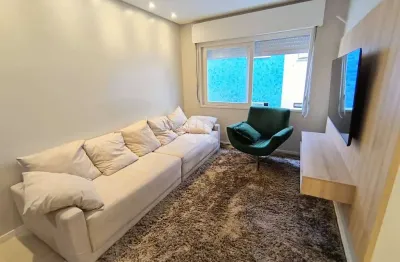 Apartamento 02 quartos/dormitórios, 01 suíte, 01 vaga/box, localizado no centro de capão da canoa.