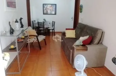 Apartamento de dois quartos e pátio no bairro teresópolis em porto alegre/rs