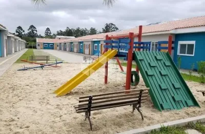 Casa em confominio fechado com 2 dormitorios e garagem na zona sul de Porto Alegre