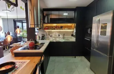 Cobertura com 3 Dormitórios Reformada e Mobiliada na Carvoeira - Florianópolis/SC