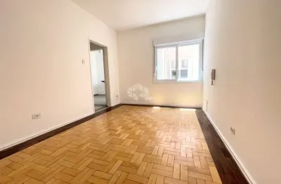 Apartamento reformado com 02 dormitórios no bairro Santana