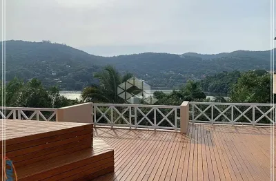 COBERTURA DE 3 QUARTOS (1 SUÍTE) COM VISTA PERMANENTE DA LAGOA DA CONCEIÇÃO - Financiável