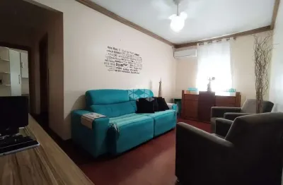 Apartamento 2 dormitórios com elevador e área de serviço no bairro Humaitá