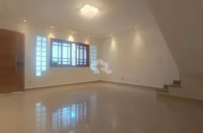 Sobrado em condomínio na Vila Mazzei com 3 dormitórios e 2 vagas