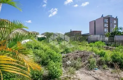 Terreno à venda, de 630m² no bairro Medianeira, em Porto Alegre.