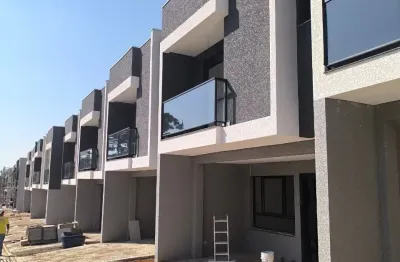 Excelente sobrado no bairro umbará em condomínio fechado