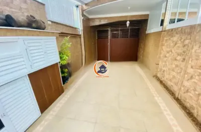 Casa sobreposta alta - marapé - 260m - 3 dorm - 2 vagas e piscina