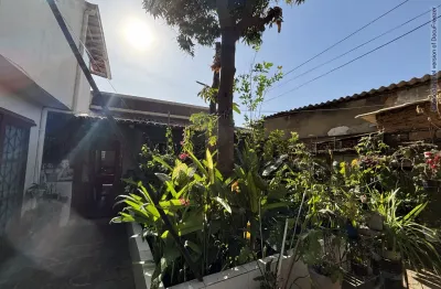 Vendo lote conta com 3 residências independentes, bairro suzana/bh