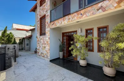 Casa de alto padrão à venda no bairro Salgado Filho - 3 suítes e ambientes climatizados