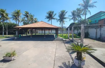 Espaço de eventos em santa cruz, junto ao centro, e estação de ônibus, espaço com 900 metros quadrados, piscina, churrasqueira, banheiro, cozinha