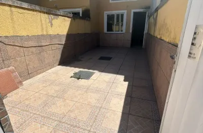 Casa no jardim letícia, 2 quartos, com garagem, ao lado do supermercado leve mais