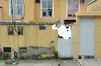 Casa no jardim letícia cg rj, 2 quartos, 1 banheiro, 1 lavabo, vaga ade garagem, quintal nos fundos, farto comércio