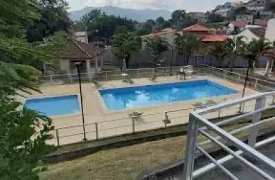 Apartamento térreo 2 quartos, varanda, vaga de garagem fixa, 1,3 km do West shopping