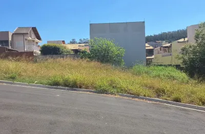 Excelente terreno em bairro tranquilo, arborizado e asfaltado