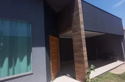 Belíssima casa situada no B.Monte Hebron, perto de supermercado, e postos de saúde