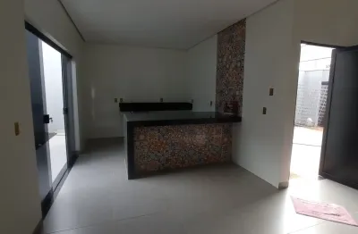 Belíssima casa situada no B.Novo Mundo em localização privilegiada com estilo conforto e segurança.