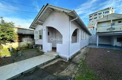 Casa com 3 quartos para alugar no Centro, Tubarão 